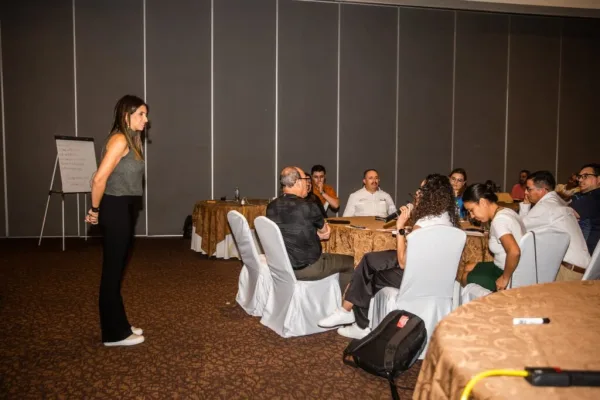 Karem Torres, conferencista para eventos corporativos sobre Ventas Industriales