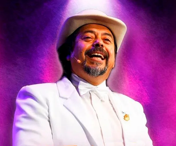 Bombo Fica — Conferencista en El Salvador
