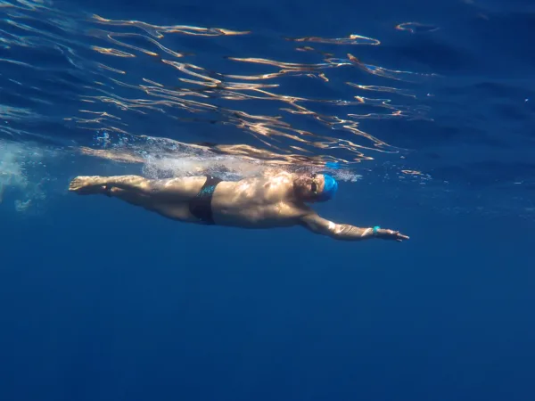 Nacho Dean en una travesía de aguas abiertas de la Expedición Nemo.